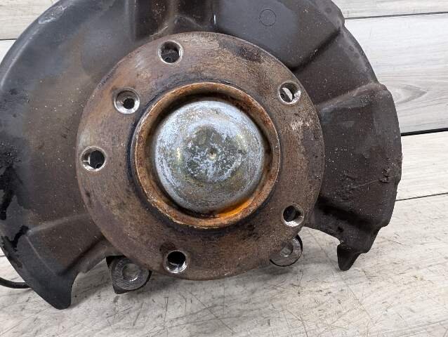1996 - 2003 BMW Z3 E36 Front Right Passenger Spindle Knuckle w/ Bearing 1092080 M54B25O0