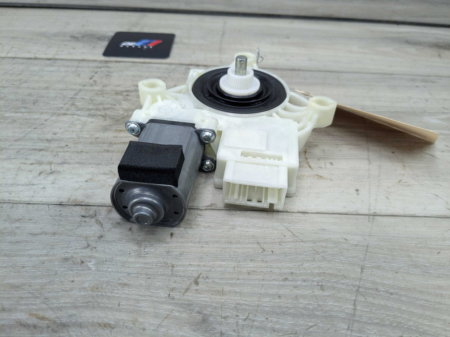 2019 BMW 330i G20 Front Right Passenger Door Window Glass Regulator Motor 8495866 19-24 OEM BMW G20 G80 330 M340 Front Right Passenger Door Window Regulator Motor