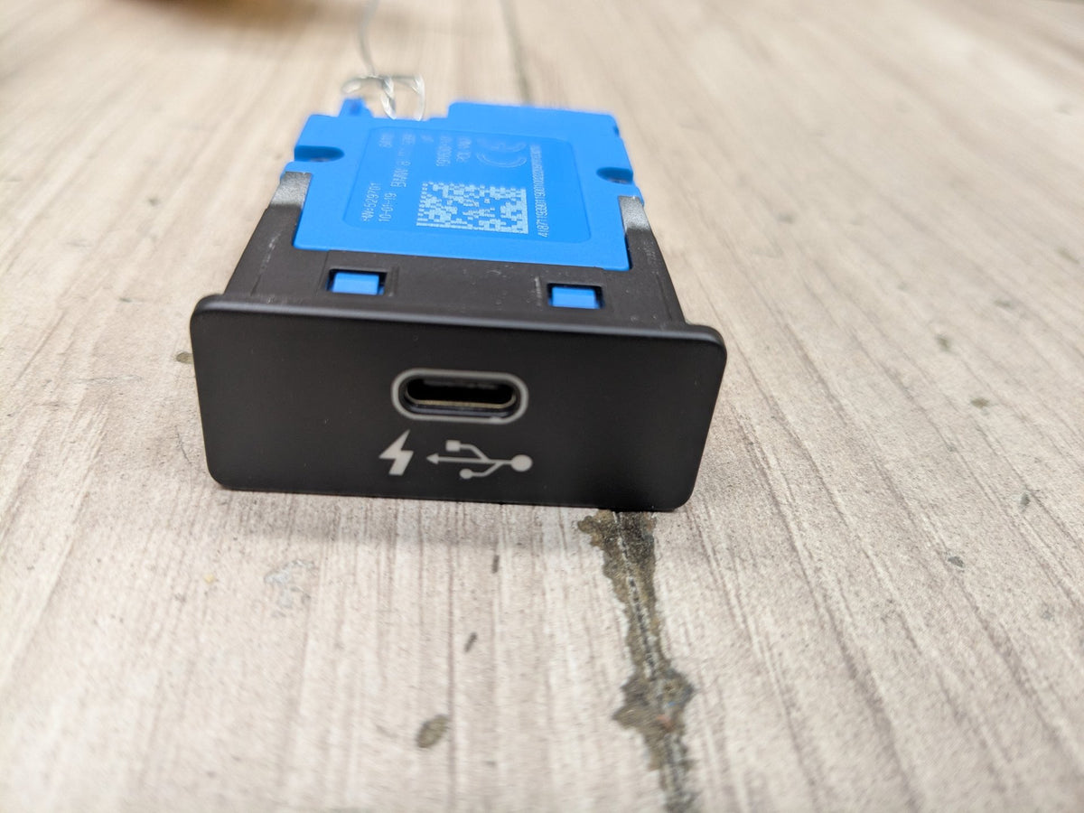 OEM BMW F44 F48 F97 G01 G05 G12 G20 G30 G80 USB Dual Type C Charger Port Socket