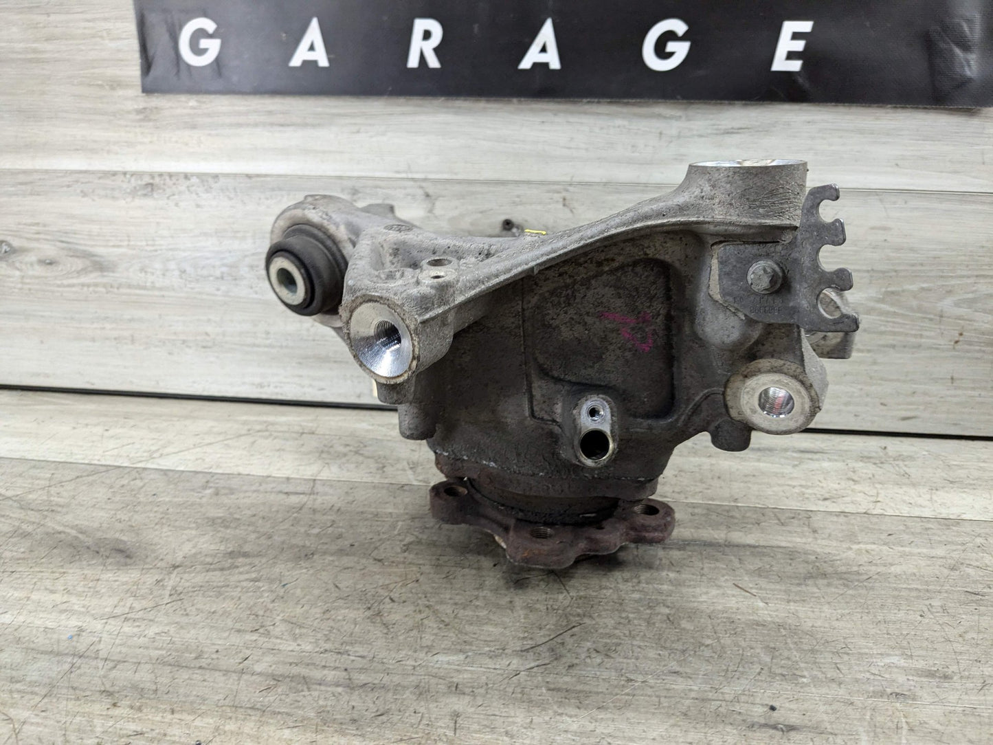 2017 BMW 540i G30 Rear Right Passenger Spindle Knuckle w/ Bearing 6866338 17-23 OEM BMW G30 530 540 M5550 REAR Right Passenger Hub Knuckle Bearing Carrier