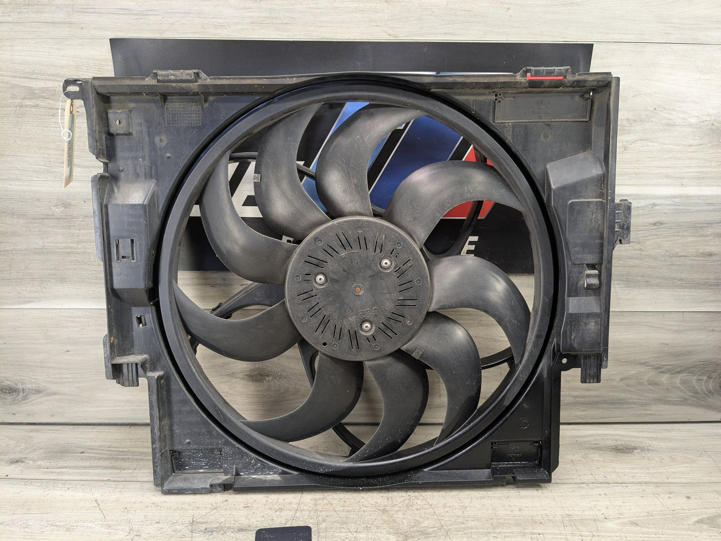 2014 BMW 335i F30 Radiator Fan Shroud Housing w/ Motor 7640513 12-16 OEM BMW F22 F23 F30 F32 F33 F36 F87 M2 Radiator Cooling Fan Shroud 850W