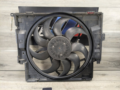 2014 BMW 335i F30 Radiator Fan Shroud Housing w/ Motor 7640513 12-16 OEM BMW F22 F23 F30 F32 F33 F36 F87 M2 Radiator Cooling Fan Shroud 850W