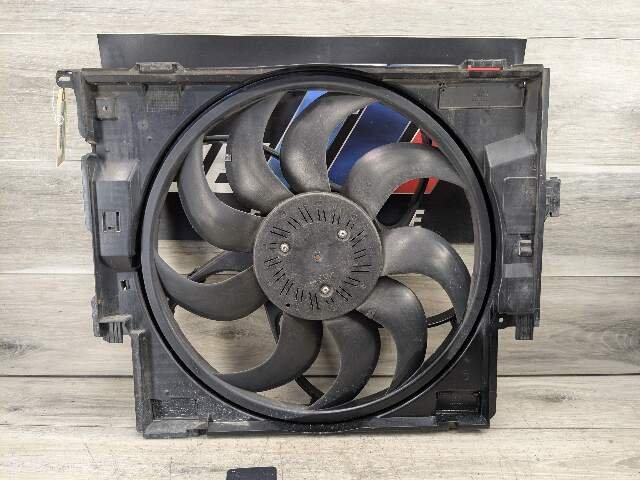 2014 BMW 335i F30 Radiator Fan Shroud Housing w/ Motor 7640513