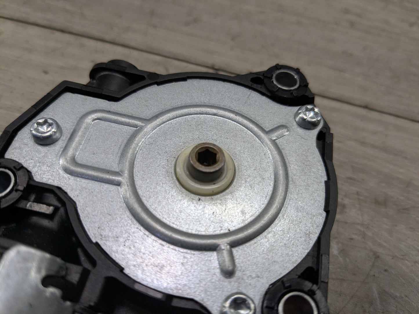 2020 BMW M340i G20 Sunroof Sun Roof Glass Motor 7424804 OEM BMW G20 G22 G26 G42 G80 G82 G87 M2 M3 M4 Sunroof Moonroof Motor Drive Unit