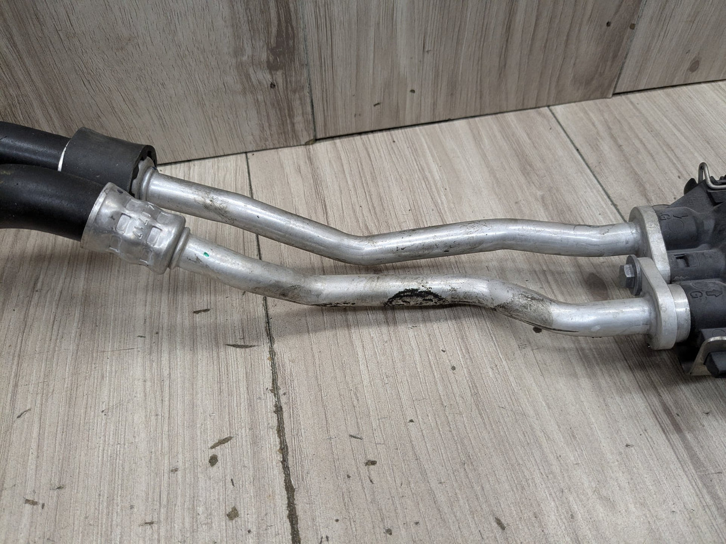 16-19 OEM BMW F90 M5 G12 750 G30 M550 Transmission Oil Cooler Line Inlet Outlet