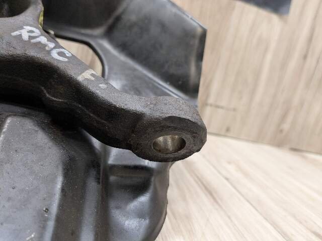 2004 BMW Z4 E85 Front Left Driver Spindle Knuckle w/ Bearing 1096429