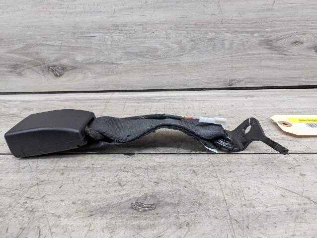 OEM BMW F90 M5 G30 530 540 M550 Rear Center Middle Seatbelt Seat Belt Buckle