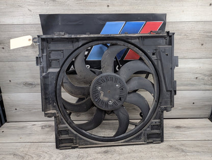 2011-2016 BMW 528i F10 Fan Shroud Housing w/ Motor 7618787 OEM BMW F10 528 Radiator Cooling Fan Shroud w Motor 600W OEM