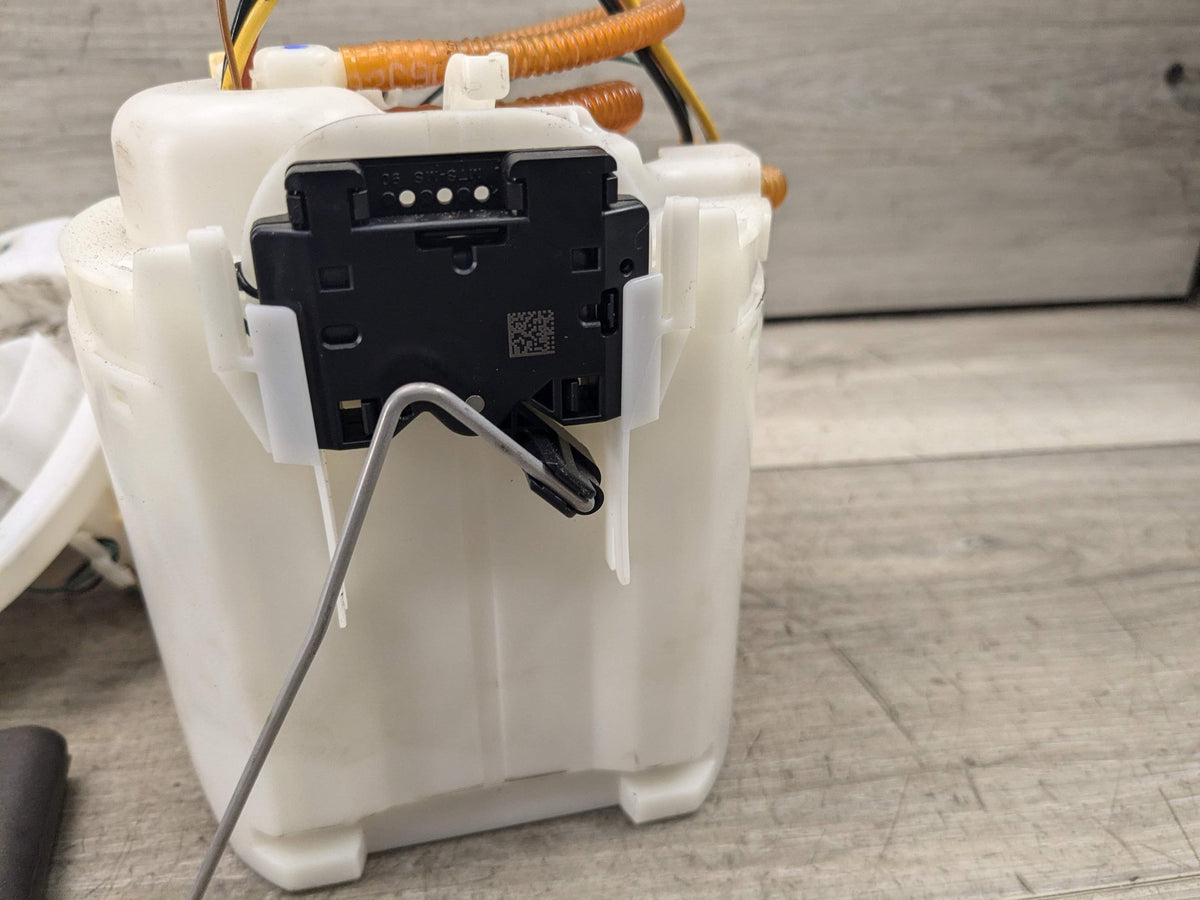 18-20 OEM BMW G30 M550iX Engine N63R Gas Tank Mount Fuel Pump w/ Sending Unit