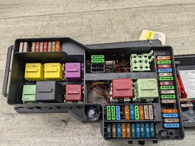 1996 - 2003 BMW Z3 E36 Front Power Distribution Fuse Box 1387590 M54B25O0