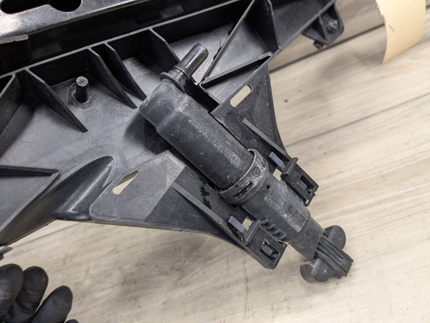 09-15 OEM BMW F01 F02 750 Front Right Headlight Support Mount Mounting Bracket