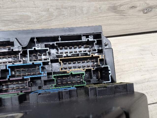 OEM Mercedes A207 W212 E550 Front SAM Module Relay Fuse Junction Box