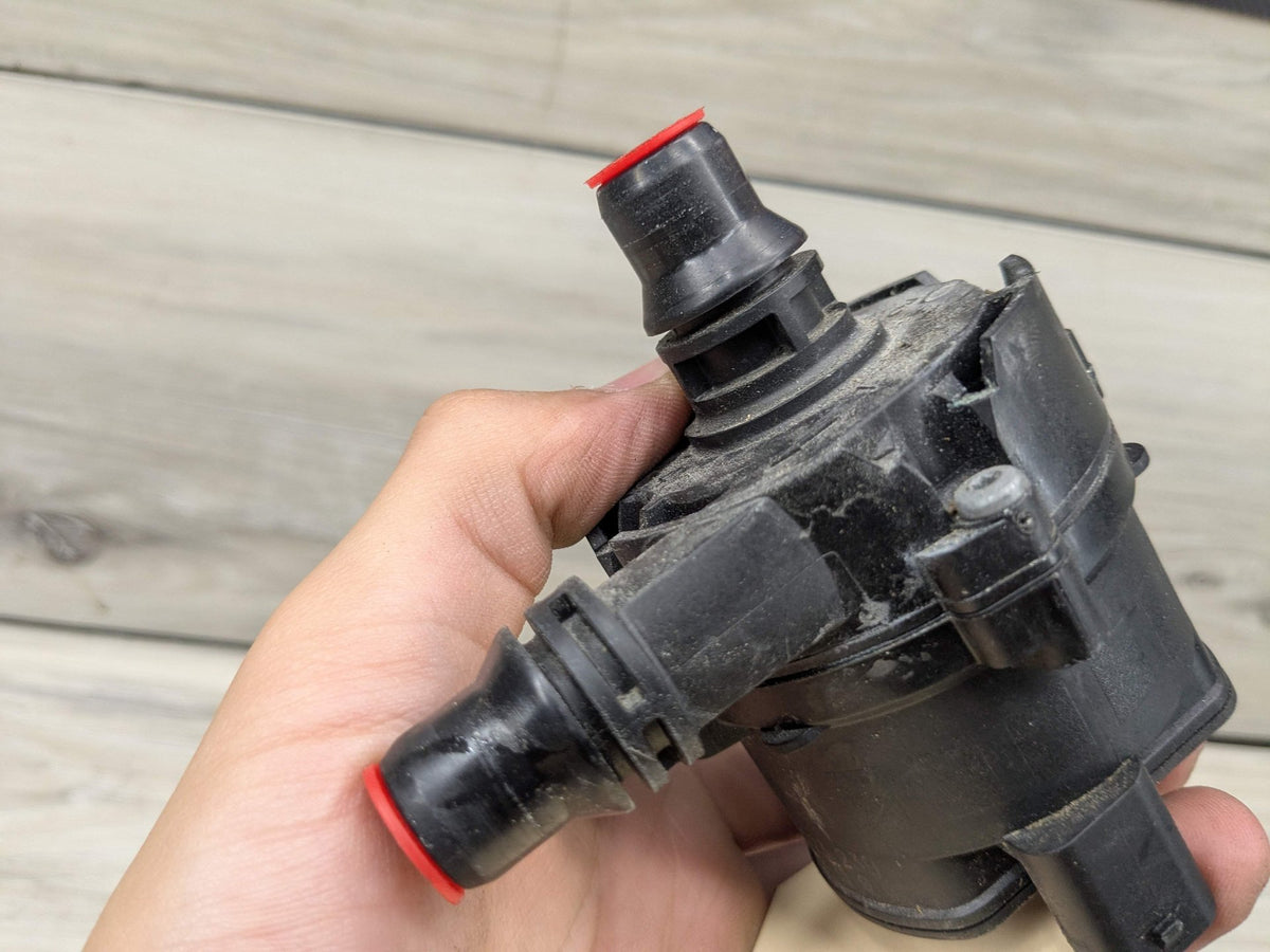 16-19 OEM BMW G11 G12 G30 M550 750 N63R Auxiliary Electric Coolant Water Pump