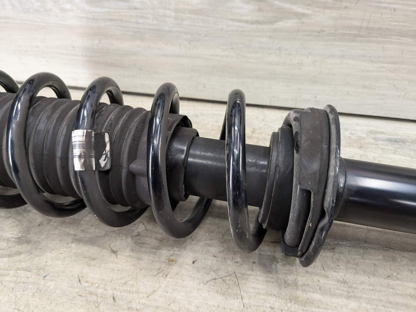 2021 BMW 540i G30 Rear Left or Right Spring Strut Shock Absorber 6896015 21-22 OEM BMW G30 540 REAR Left Right Side Strut Shock Absorber w/ Spring