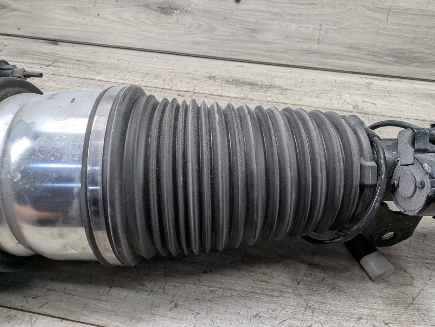 2017 BMW 740i G12 Front Right Passenger Spring Strut Shock Absorber 6877554 AFT BMW 16-22 G11 G12 740i RWD Front Right Passenger Air Shock Strut Absorber