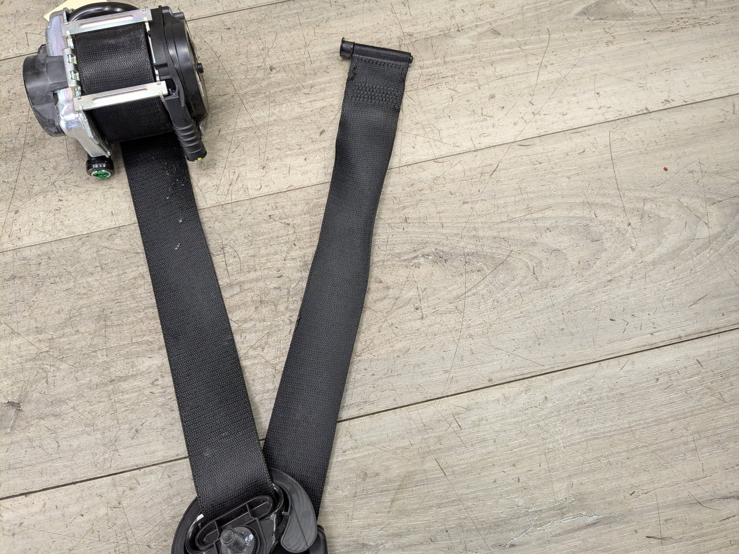 OEM BMW F15 F16 F85 F86 X5 X6 Front Right Passenger Seat Belt Retractor Black