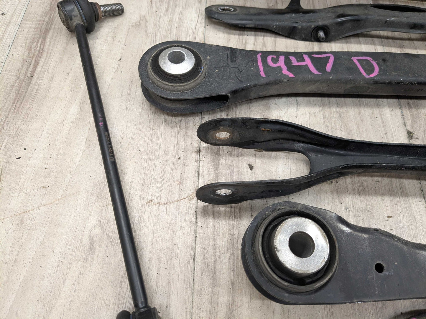 2017 BMW 750i G12 Rear Left Driver Control Arms SET 6861115 OEM BMW G11 G12 G14 G15 G16 G30 Rear Left Driver Upper Lower Control Arm SET