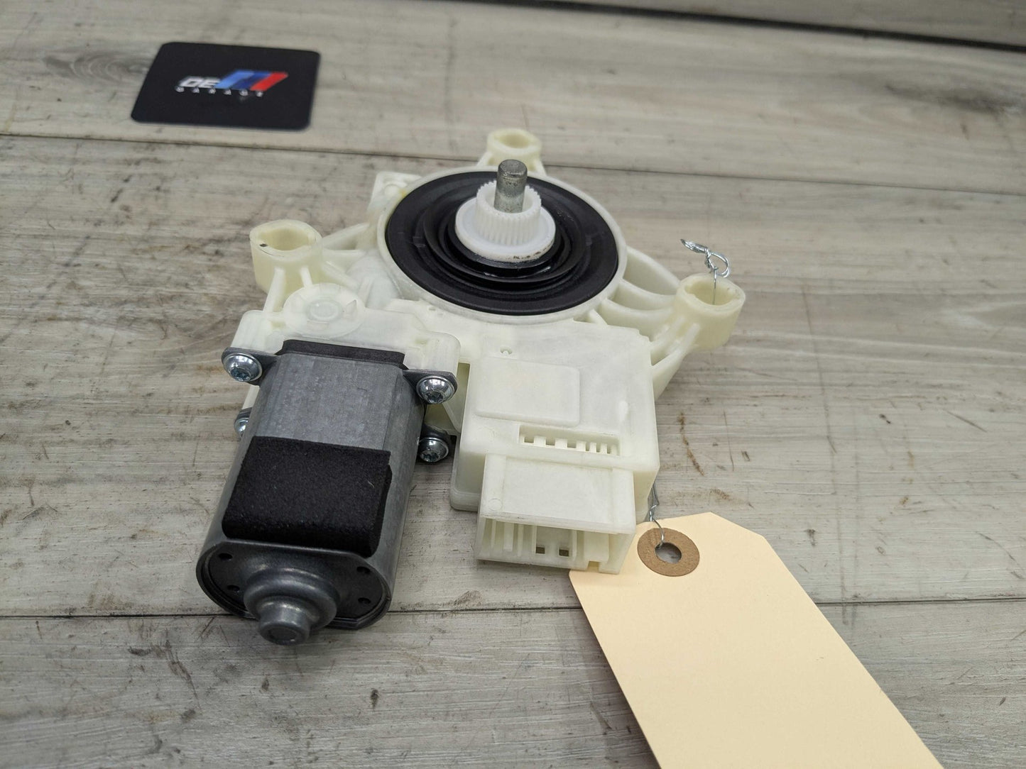 2019 BMW 330i G20 Rear Left Driver Door Window Glass Regulator Motor 8495867 19-24 OEM BMW G20 G80 330 M340 M3 Rear Left Driver Door Window Regulator Motor
