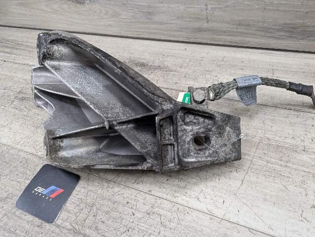09-13 OEM BMW E70 X5 Left Driver Side Engine M57 Mounting Support Bracket