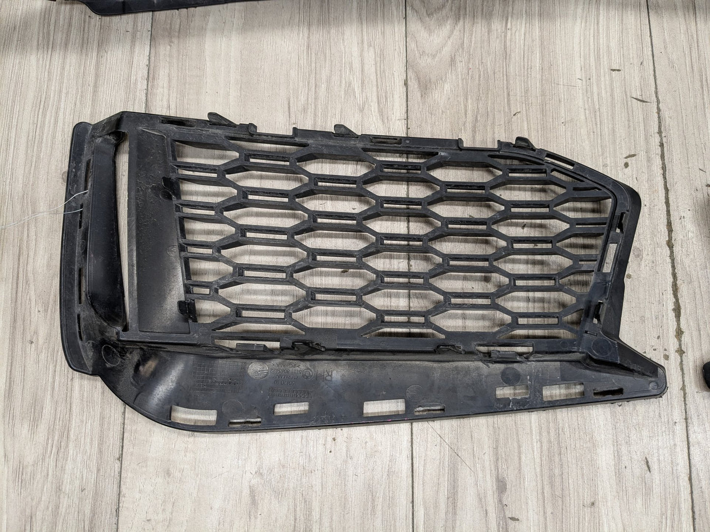 2017-2023 BMW M550i G30 Front Left Right Center Bumper Cover Grilles SET 8064931 17-20 OEM BMW G30 Front Bumper Lower Center Left Right Driver Passenger Grille Trim Black