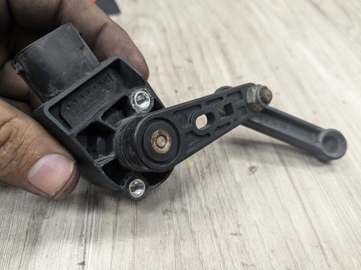 OEM BMW F30 F80 F90 G30 G20 M3 M4 M5 Rear Right Suspension Height Level Sensor