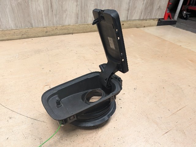 16-22 OEM BMW G12 740 750 Rear Fuel Gas Tank Flap Filler Lid Cover Cap