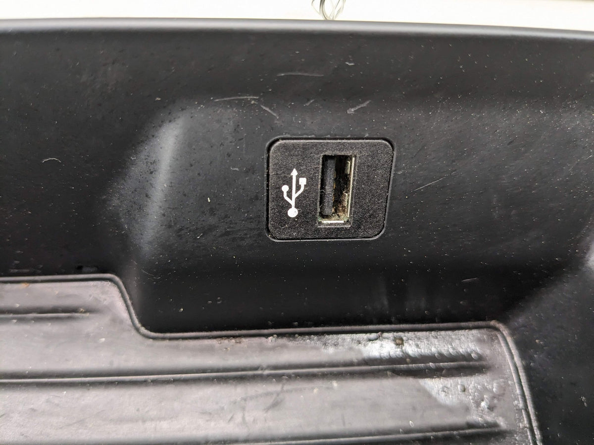 16-19 OEM BMW G11 G12 740 750 Center Console Cup Holder USB Charging Port