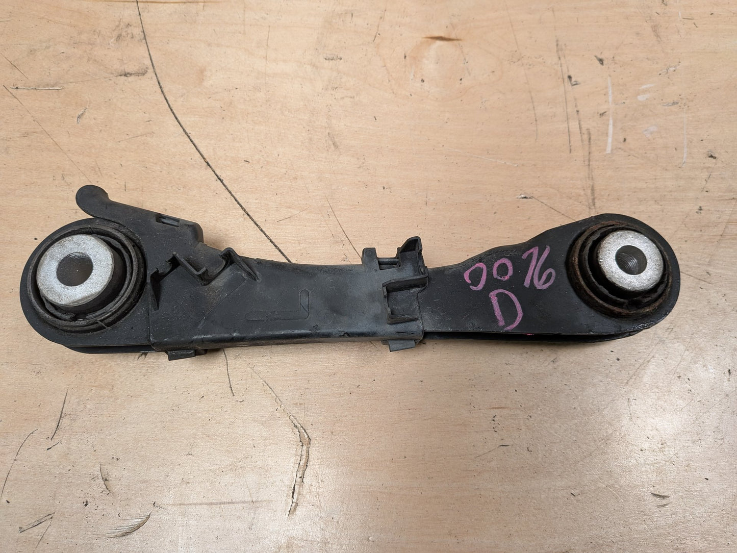 2016-2017 BMW 750i G12 Rear Left Driver Control Arms SET 6870535