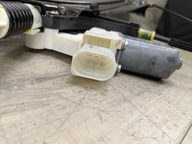 OEM BMW F10 528 535 550 M5 FRONT Left Driver Door Window Regulator Motor