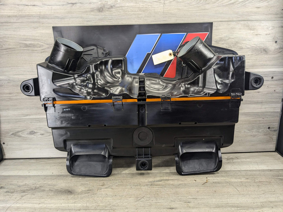 10-14 OEM BMW E70 E71 X5M X6M Engine S63 Air Intake Muffler Filter Box Housing