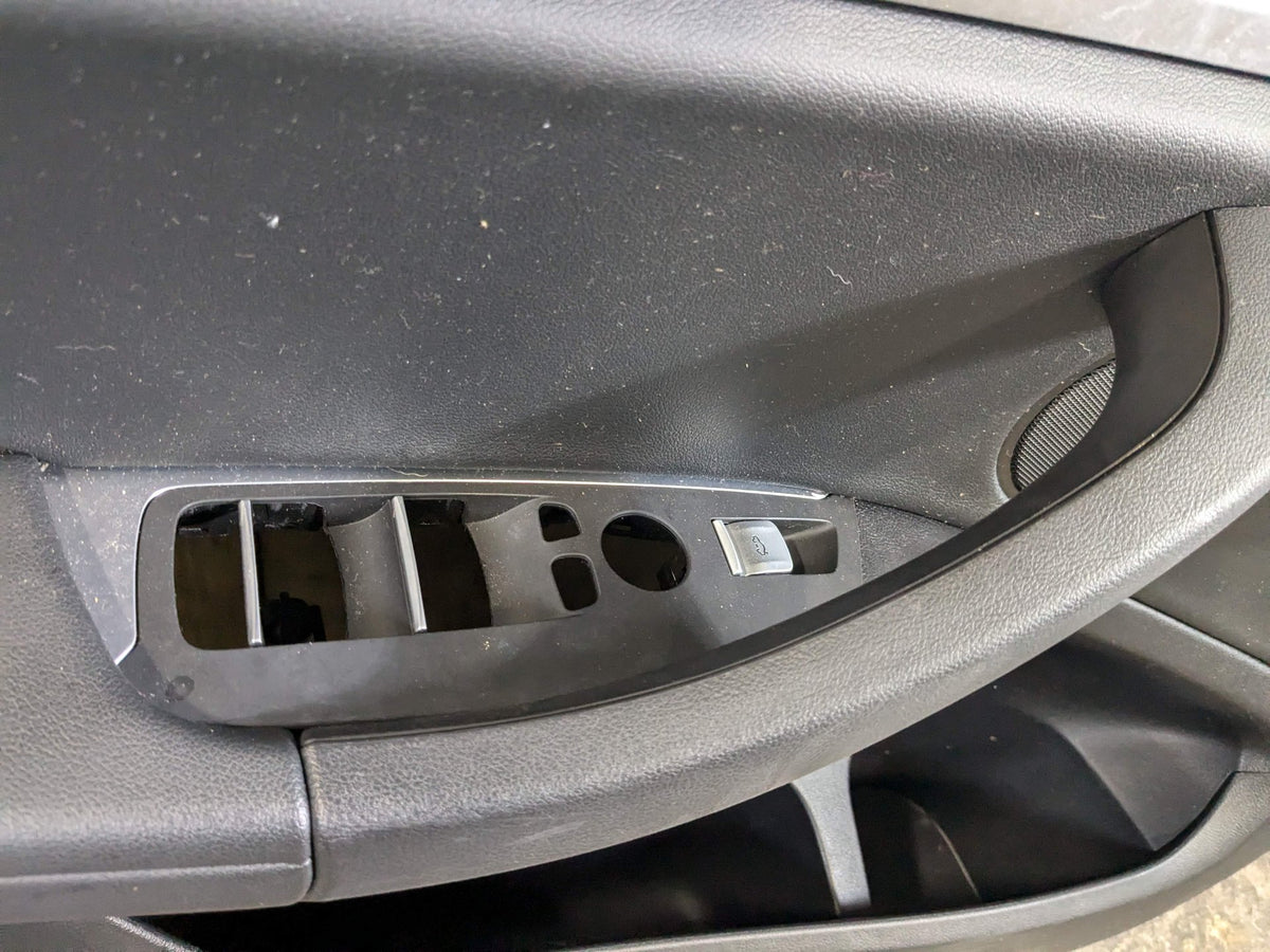 2020 BMW X3 G01- Front Left Driver Interior Door Panel Card