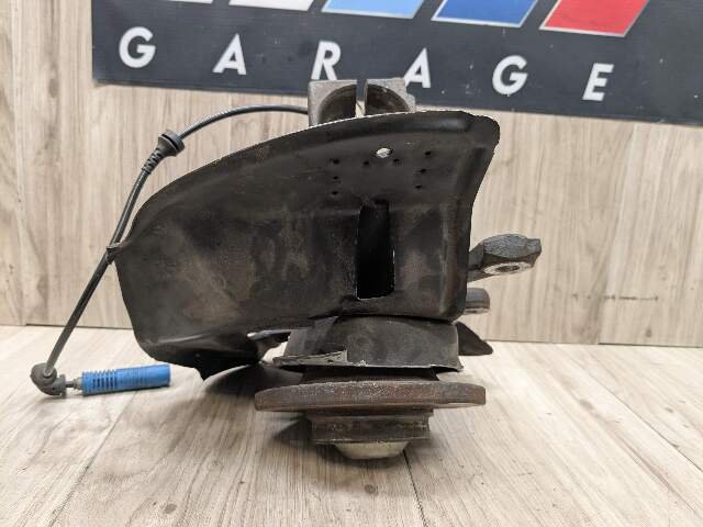 2004 BMW Z4 E85 Front Left Driver Spindle Knuckle w/ Bearing 1096429