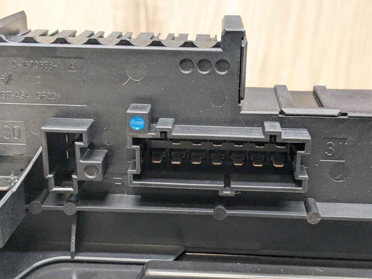 OEM Mercedes W207 W212 E350 E550 Rear SAM Trunk Signal Control w/ Fuse Box