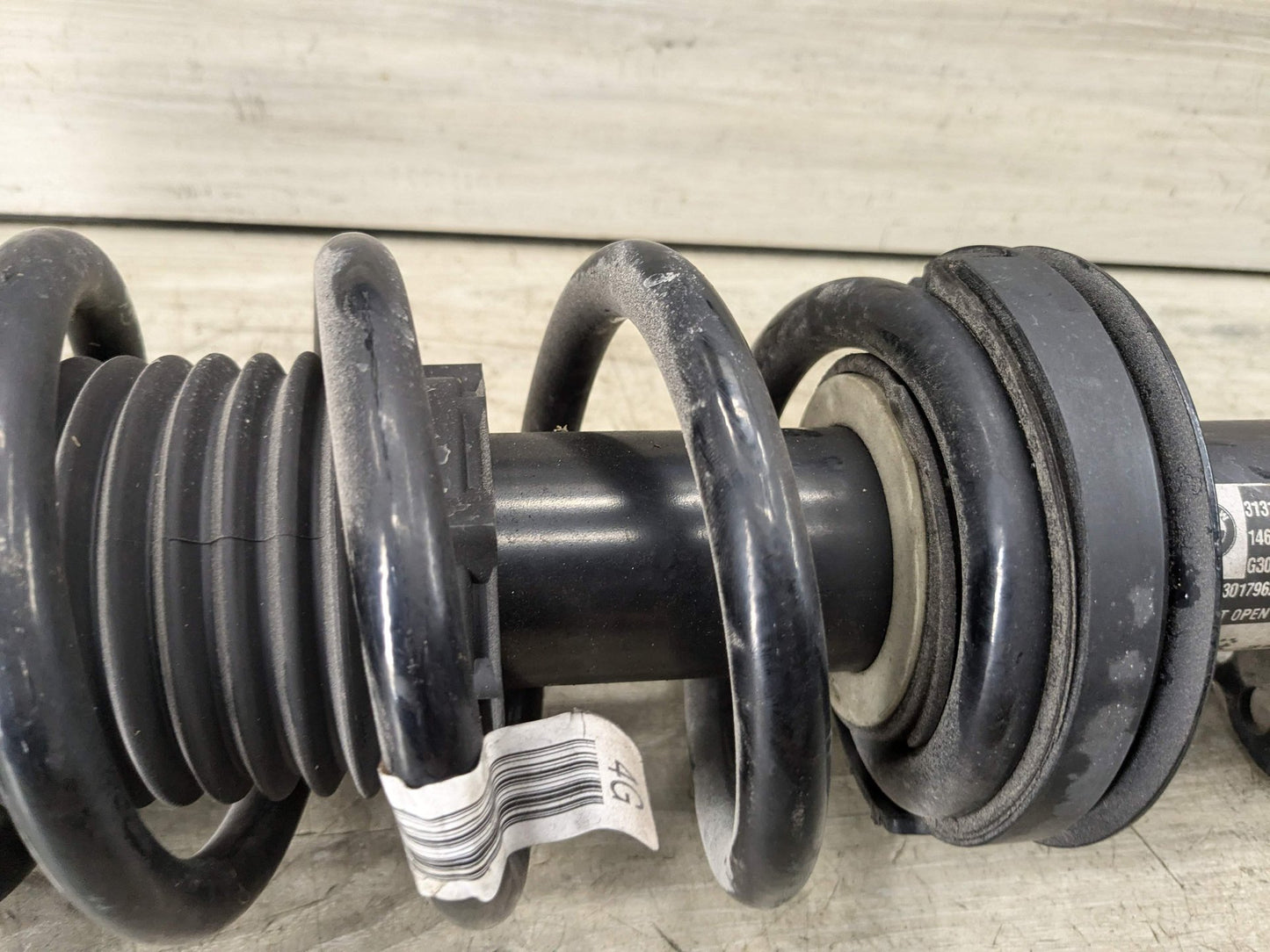 2021 BMW 540i G30 Rear Right Passenger Spring Strut Shock Absorber 6896010 21-23 OEM BMW G30 540 REAR Right Passenger Side Strut Shock Absorber w/ Spring