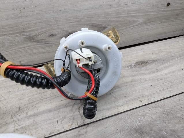 2011 - 2016 BMW 528i F10 Fuel Gas Tank Sending Unit Assembly 7308433 N20B20O0