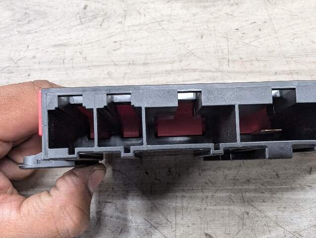OEM BMW G11 G12 G14 G15 G16 G30 B+ Junction Terminal Power Relay Fuse Box