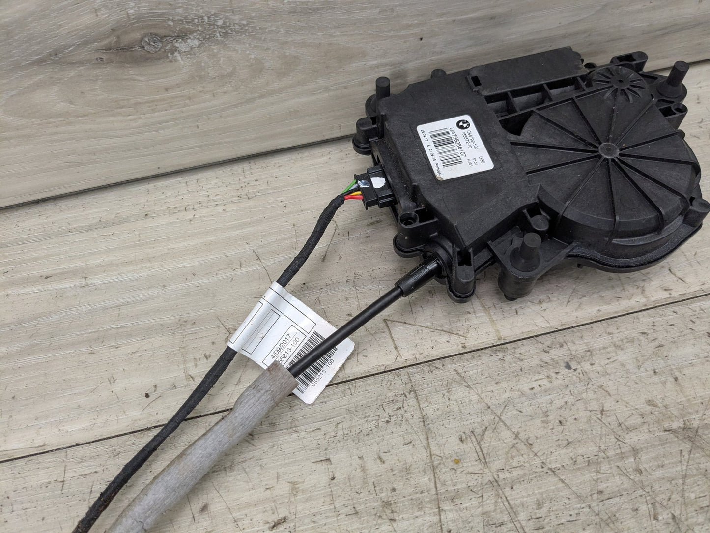 2018 BMW X3 G01 Liftgate Trunk Lid Liftgate Lock Latch Actuators SET 7383561 OEM BMW F90 F97 G01 G12 G22 G30 X3 M5 Trunk Lid Actuator Latch Lock System SET