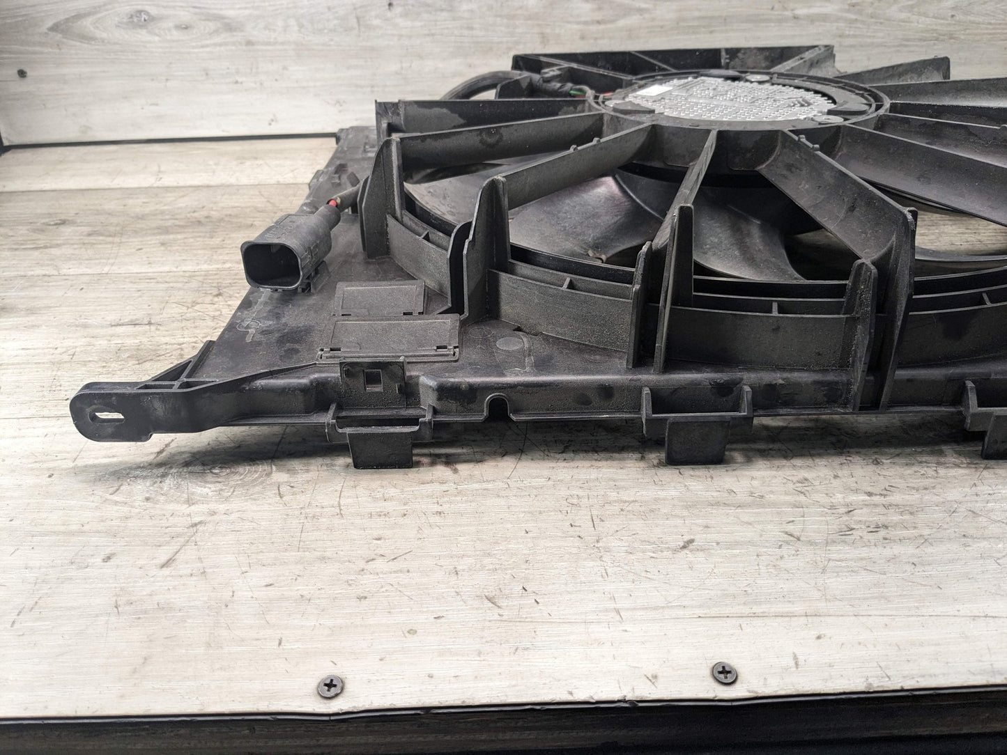 2018 BMW 540i G30 Radiator Fan Shroud Housing w/ Motor 8677740 600W
