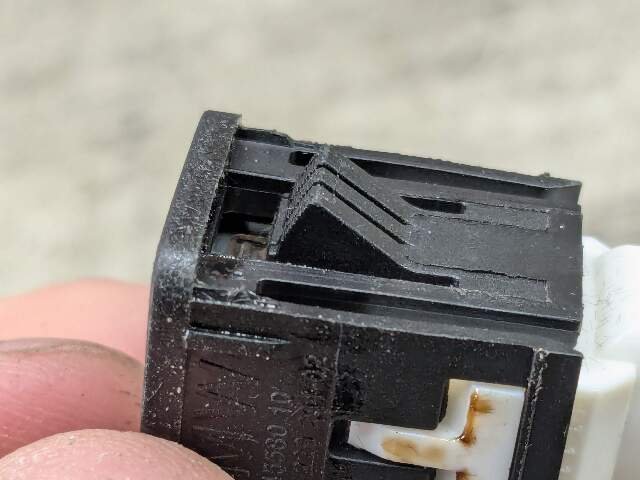 OEM BMW F30 F36 F80 F82 F83 M3 M4 F90 G01 G05 G12 G20 G30 X3 X5 USB Socket Port