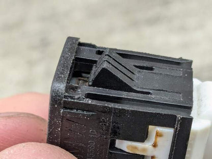 OEM BMW F30 F36 F80 F82 F83 M3 M4 F90 G01 G05 G12 G20 G30 X3 X5 USB Socket Port