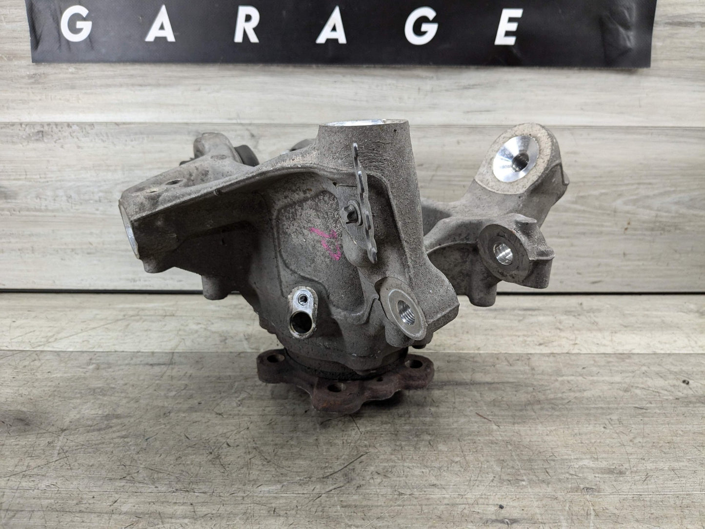 2017 BMW 540i G30 Rear Right Passenger Spindle Knuckle w/ Bearing 6866338 17-23 OEM BMW G30 530 540 M5550 REAR Right Passenger Hub Knuckle Bearing Carrier