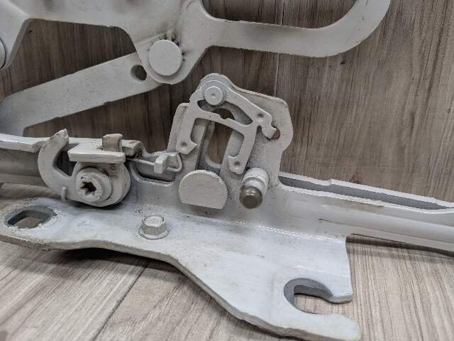 OEM BMW F15 F16 F85 F86 X5 X6 Left Right Hood Hinge Support Bracket SET White