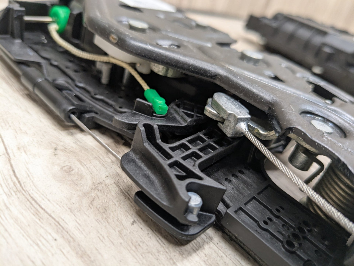 2020 BMW 740i G12 Liftgate Trunk Lid Liftgate Lock Latch Actuators SET 7441014 OEM BMW F90 F97 G01 G12 G22 G30 X3 M5 Trunk Lid Actuator Latch Lock System SET