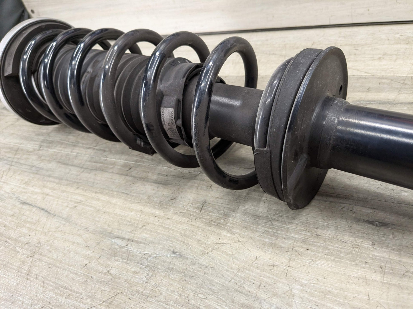 2021 BMW 540i G30 Rear Left or Right Spring Strut Shock Absorber 6896015 21-22 OEM BMW G30 540 REAR Left Right Side Strut Shock Absorber w/ Spring