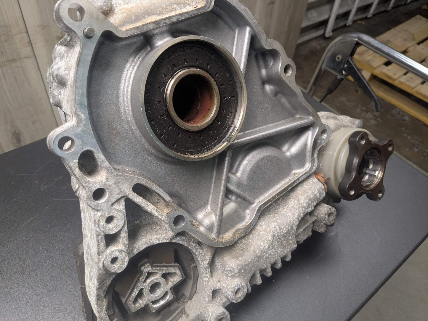 2015 BMW 328i Transmission Transfer Case 172408k 8623346
