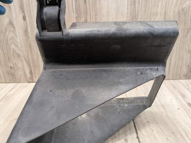 OEM BMW G30 M550 M SPORT Right Passenger Side Radiator Cooling Air Duct Vent