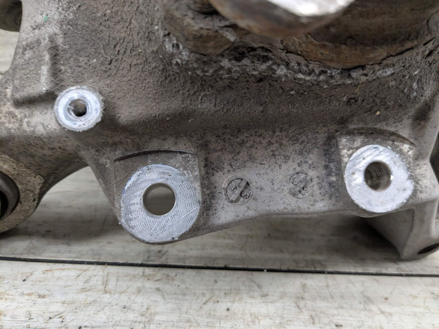 2019 BMW M550i G30 Rear Right Passenger Spindle Knuckle w/ Bearing 6866336 17-23 OEM BMW G30 530 540 M5550 REAR Right Passenger Hub Knuckle Bearing Carrier