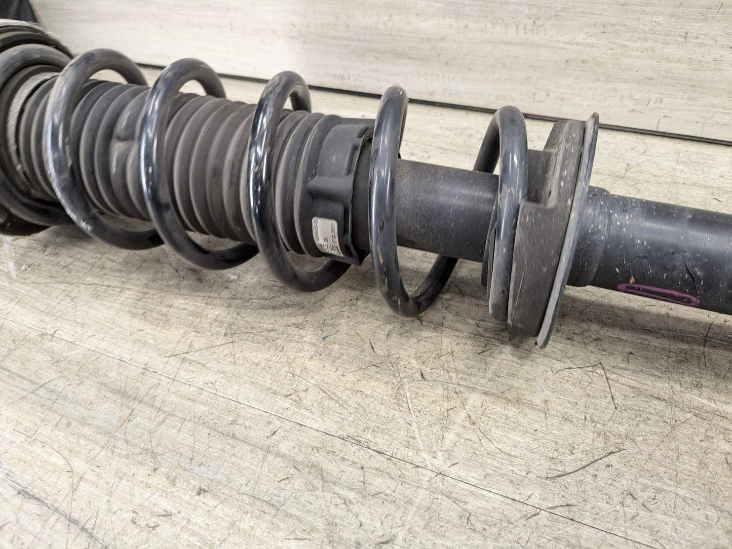 2017 BMW 540i G30 Rear Left Driver Spring Strut Shock Absorber 6866617 OEM BMW G30 530 540 REAR Left Right Side Suspension Strut Shock Absorber Spring