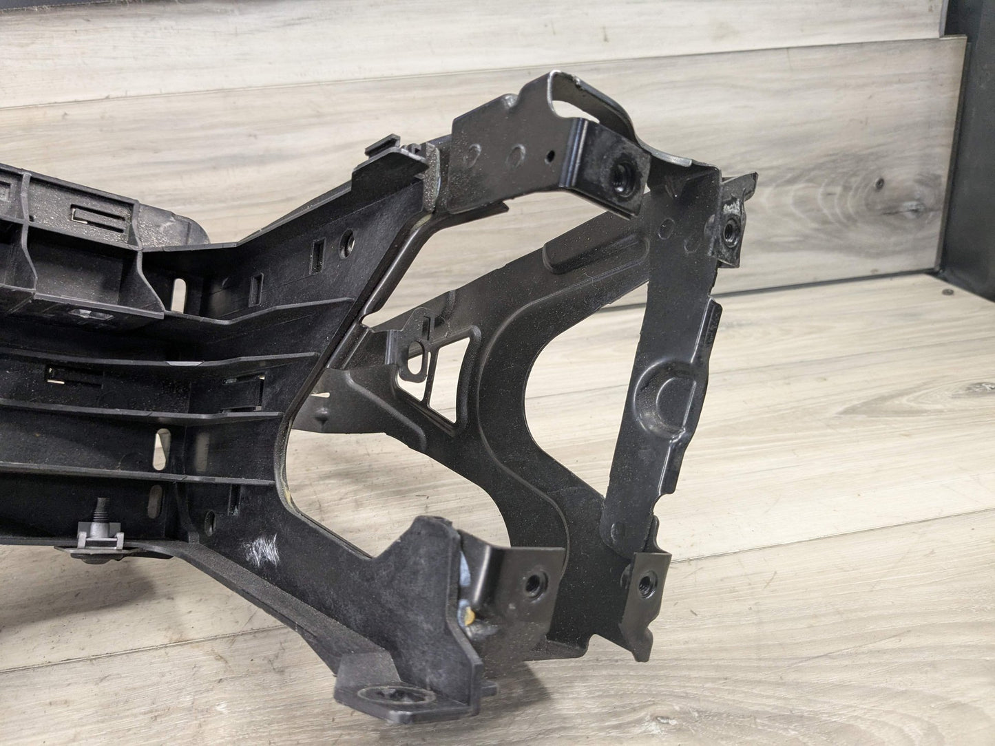 09-15 OEM BMW F01 F02 750 Front Right Headlight Support Mount Mounting Bracket