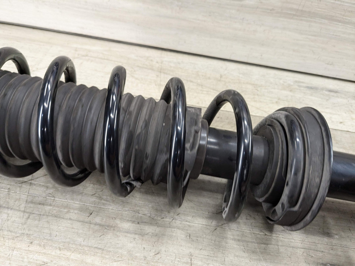 2021 BMW 540i G30 Rear Left or Right Spring Strut Shock Absorber 6896015 21-22 OEM BMW G30 540 REAR Left Right Side Strut Shock Absorber w/ Spring